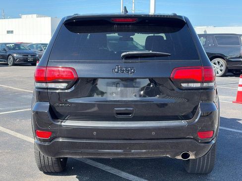Used 2021 Jeep Grand Cherokee Laredo X AWD/4WD image 3