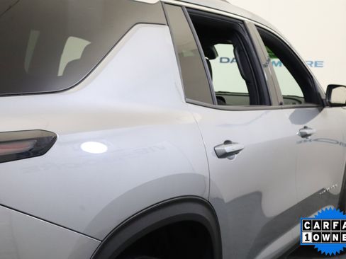 Used 2025 Chevrolet Traverse LT image 6