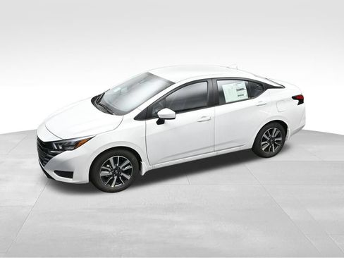 Used 2025 Nissan Versa SV w/ Trunk Package FWD image 19