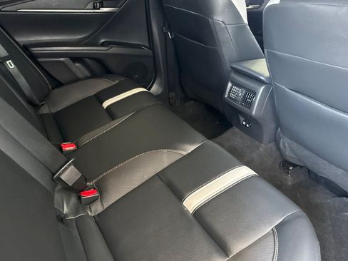 Used 2025 Toyota Camry SE FWD image 31