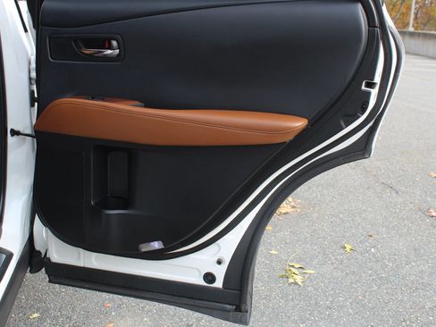 Used 2014 Lexus RX 450h AWD image 16