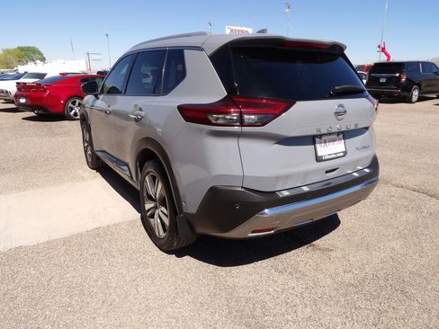 Used 2021 Nissan Rogue Platinum image 6