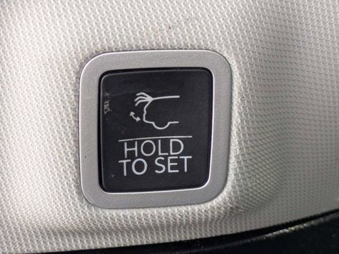 Used 2022 Jeep Grand Cherokee Limited w/ Luxury Tech Group II RWD image 13
