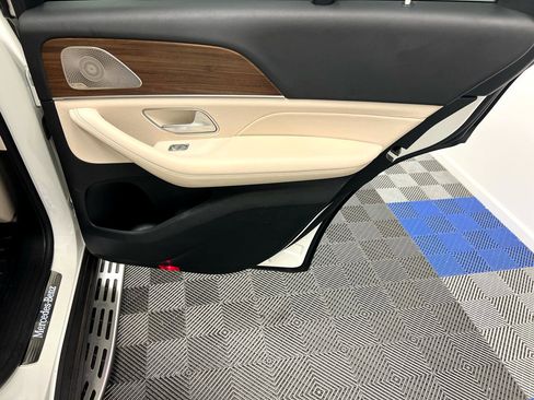 Used 2022 Mercedes-Benz GLE 350 4MATIC w/ AMG Line Exterior image 18