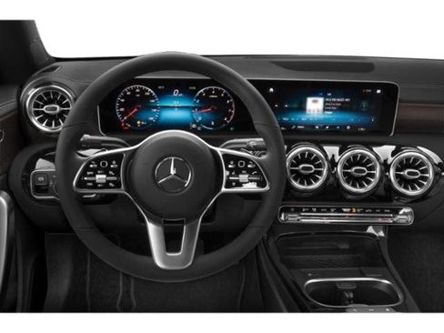 Used 2023 Mercedes-Benz CLA 250 4MATIC image 7