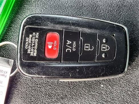 Used 2017 Toyota Prius Prime Advanced image 21