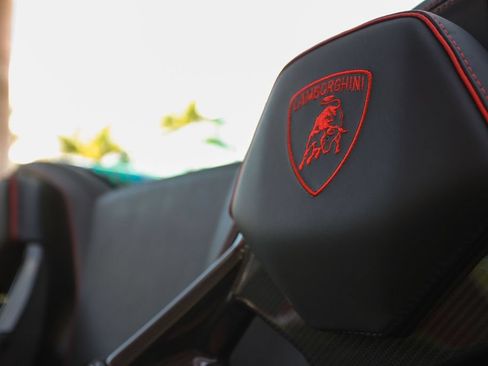 Used 2020 Lamborghini Huracan EVO RWD image 50