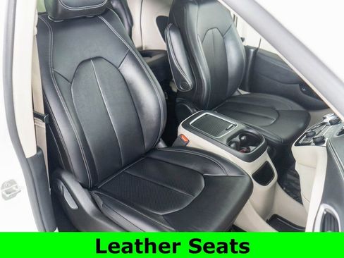 Used 2024 Chrysler Pacifica Limited FWD image 7