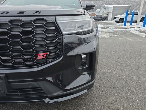 Used 2025 Ford Explorer ST image 9