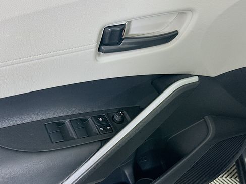Certified 2025 Toyota Corolla Cross L FWD image 14