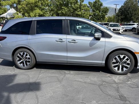 Certified 2026 Honda Odyssey EX-L image 6
