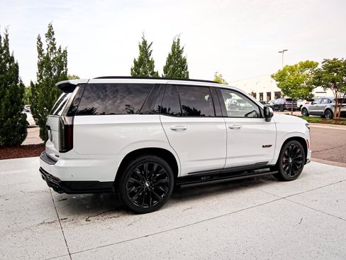 Used 2026 Cadillac Escalade V w/ LPO, ONYX Package AWD/4WD image 11
