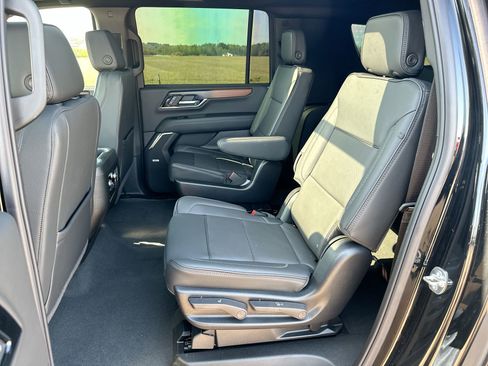 Used 2025 GMC Yukon XL Denali w/ Sun & Power Step Package image 21