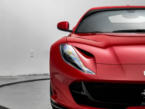 Used 2018 Ferrari 812 Superfast image 30