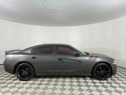 Used 2018 Dodge Charger SXT w/ Blacktop Package image 4