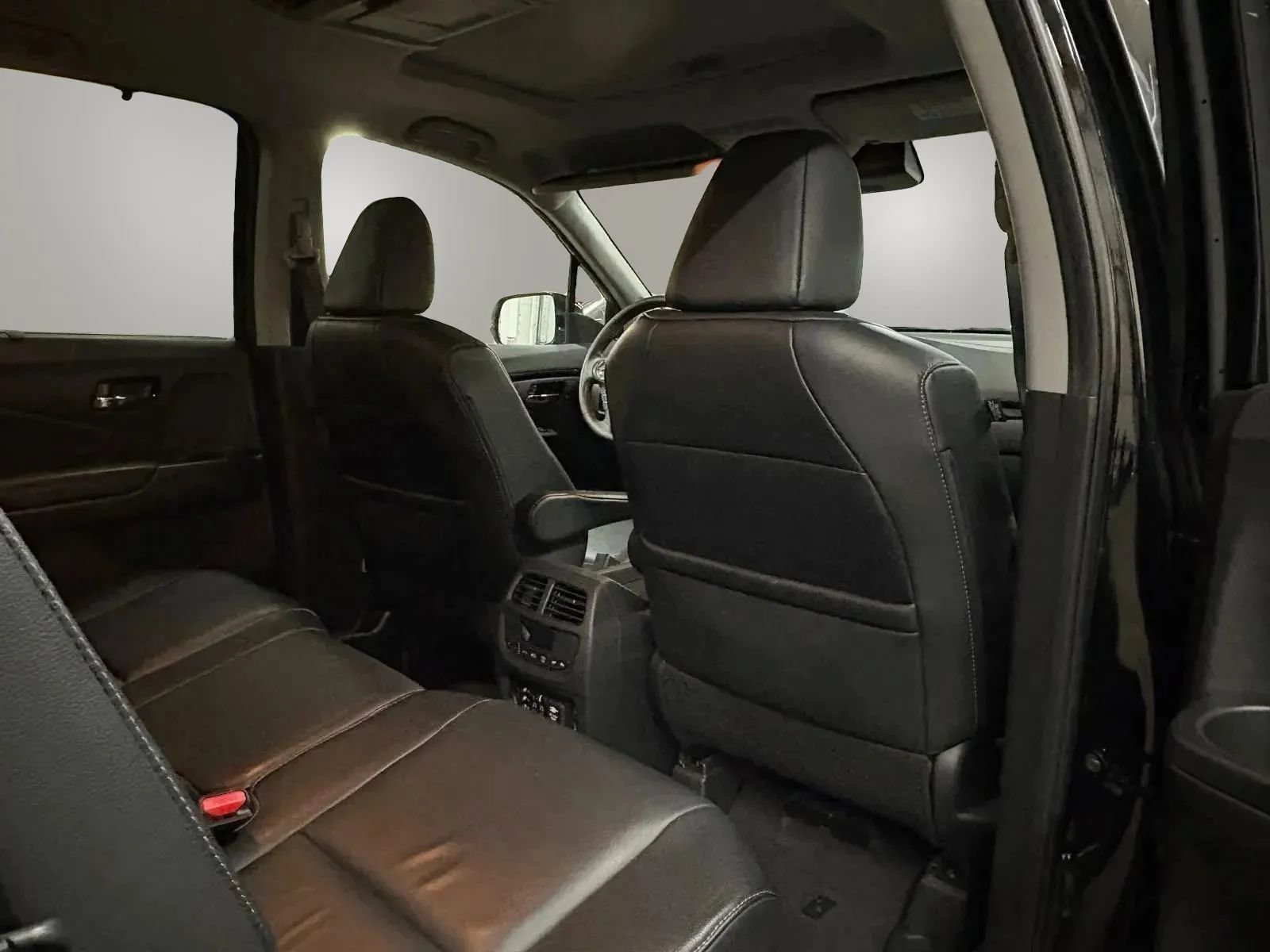 Used 2016 Honda Pilot Touring image 24