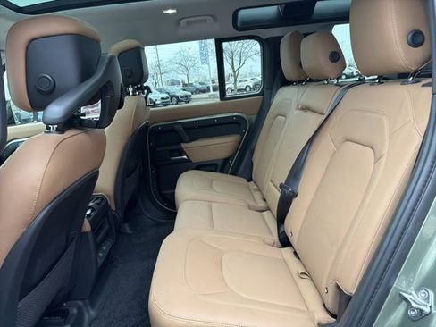 Used 2025 Land Rover Defender 110 X-Dynamic SE image 17