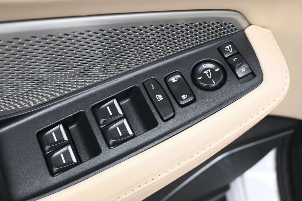 Used 2023 Acura MDX w/ Technology Package FWD image 4