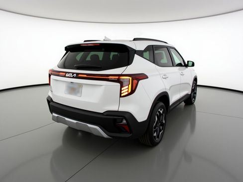 Used 2025 Kia Seltos S image 9