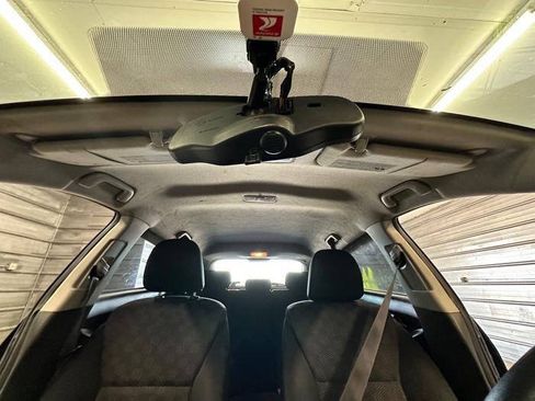 Used 2010 Pontiac Vibe w/ Preferred Package FWD image 33