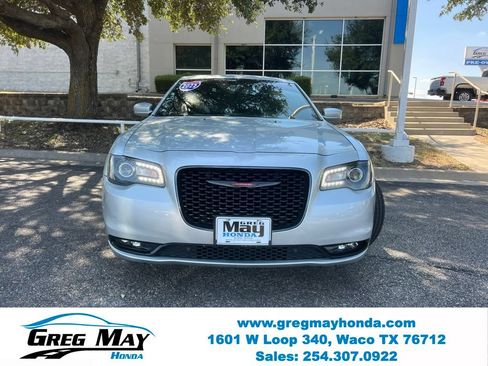 Used 2022 Chrysler 300 S RWD image 2