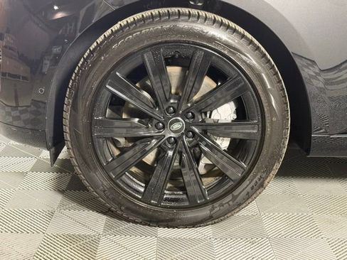 Used 2025 Land Rover Range Rover SE image 13