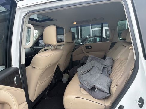 Used 2022 Nissan Armada Platinum image 7
