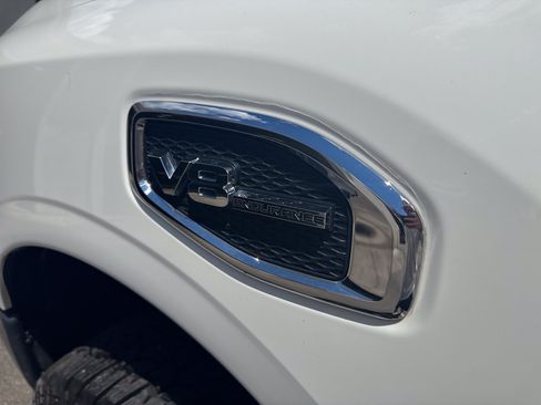 Used 2018 Nissan Titan S AWD/4WD image 9