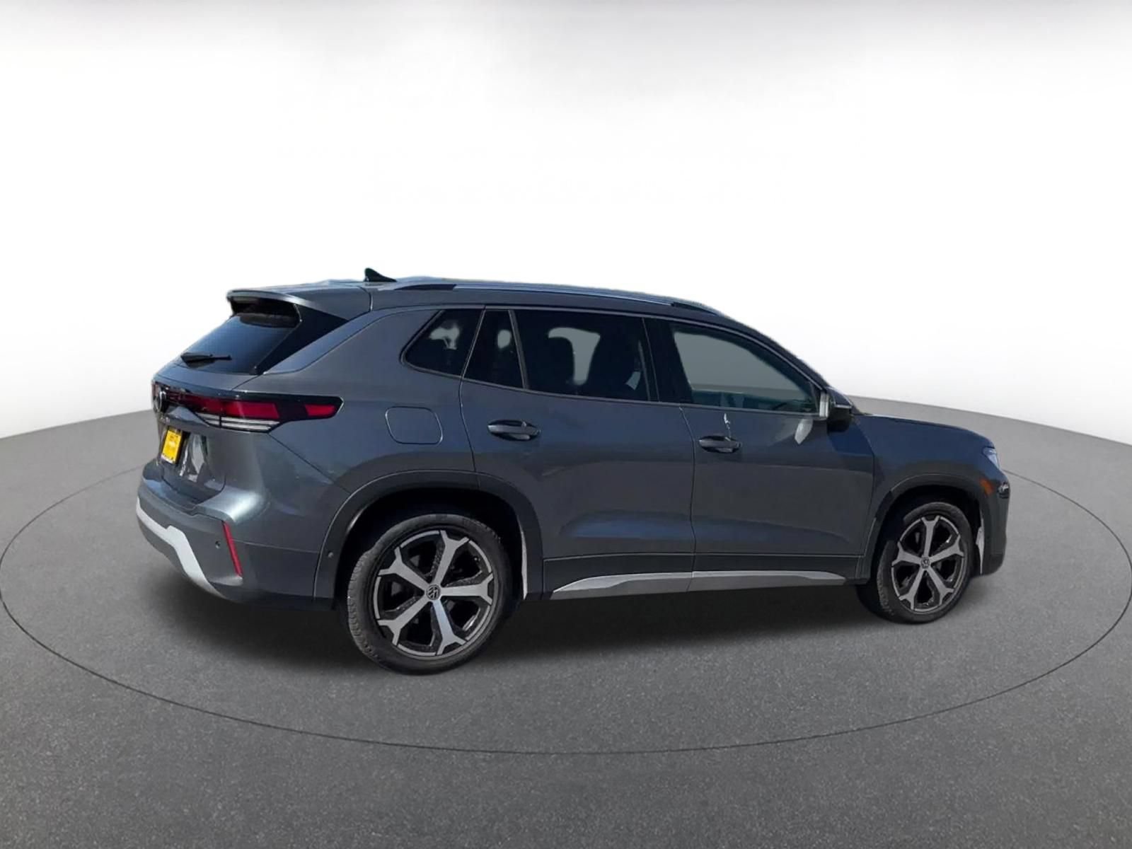 Used 2026 Volkswagen Tiguan SE FWD image 13