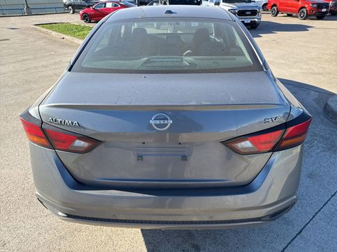 Used 2024 Nissan Altima 2.5 SV image 9