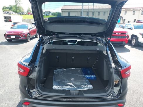 New 2026 Chevrolet Trax LT w/ LT Convenience Package FWD image 9
