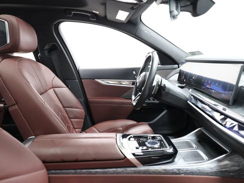 Used 2023 BMW 740i w/ Parking Assistance Package RWD image 96