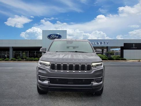 Used 2025 Jeep Wagoneer 4WD image 8
