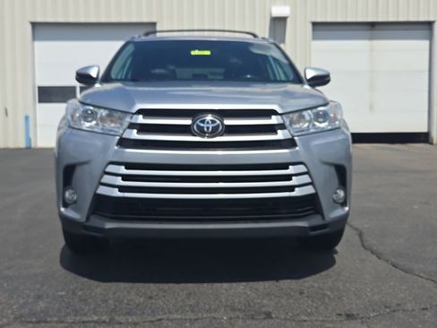 Used 2019 Toyota Highlander XLE AWD/4WD image 2