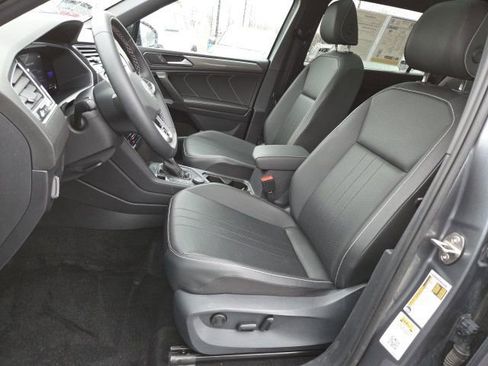 Certified 2023 Volkswagen Tiguan SE R-Line image 9