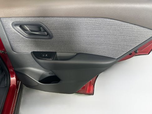 Used 2023 Nissan Rogue S image 27