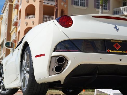 Used 2014 Ferrari California RWD image 40