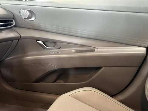 Used 2022 Hyundai Elantra SEL w/ Preferred Accessory Package image 22