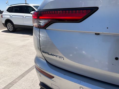 Used 2022 Mitsubishi Outlander ES FWD image 5