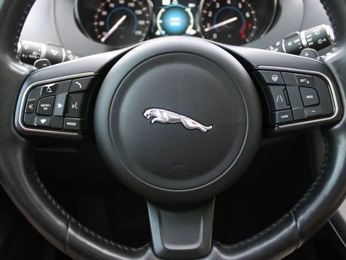 Used 2020 Jaguar F-PACE Premium AWD/4WD image 15