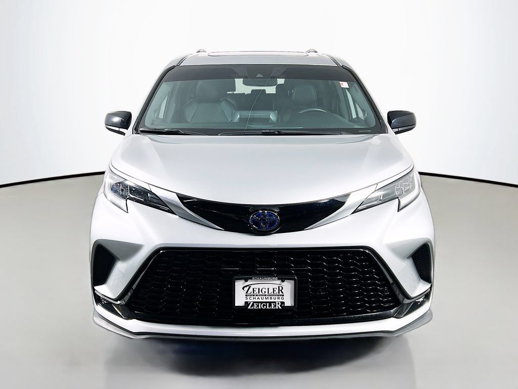 Used 2023 Toyota Sienna XSE w/ XSE Plus Package AWD/4WD image 2