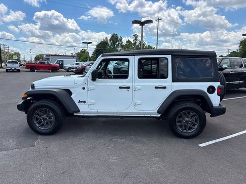 Used 2025 Jeep Wrangler Unlimited Sport AWD/4WD image 3