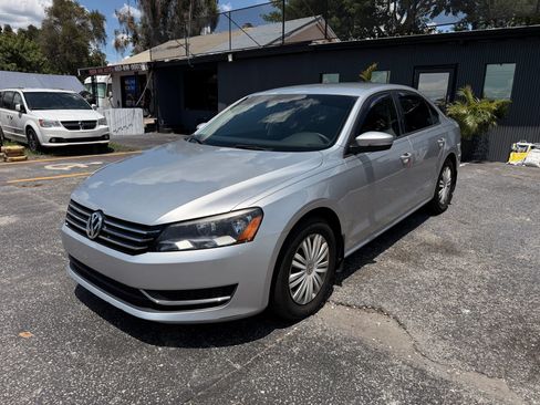 Used 2015 Volkswagen Passat 1.8T S FWD image 1
