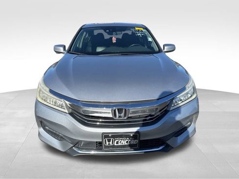 Used 2017 Honda Accord Touring image 3