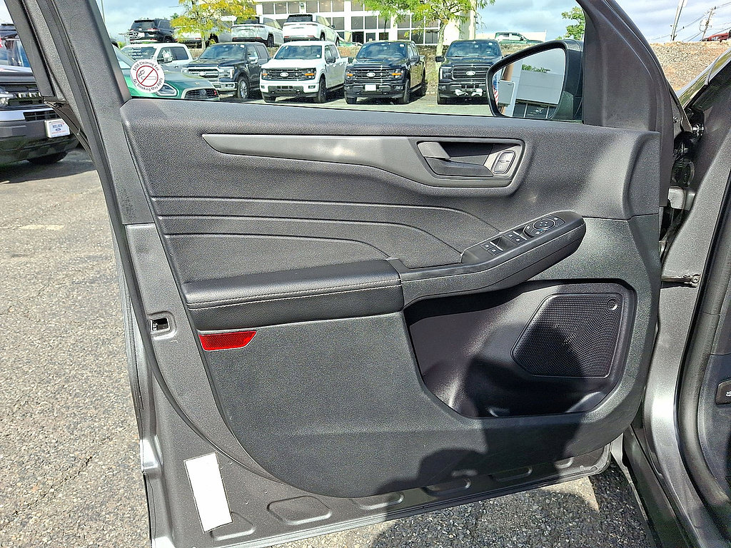 Certified 2025 Ford Escape Active AWD/4WD image 16