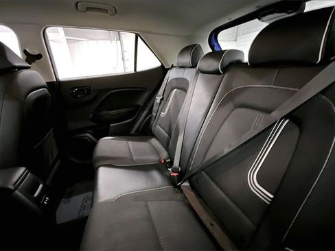 Used 2024 Hyundai Venue Limited image 21