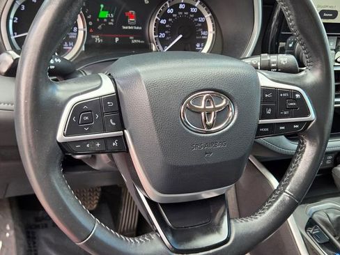 Used 2023 Toyota Highlander XLE FWD image 26