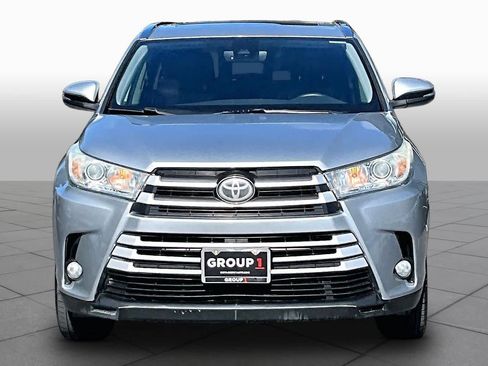 Used 2019 Toyota Highlander XLE FWD image 4
