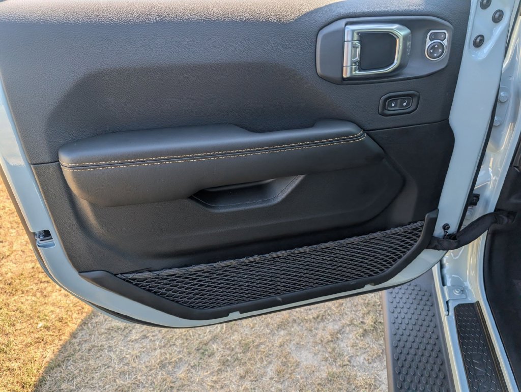 New 2026 Jeep Wrangler Unlimited Sahara AWD/4WD image 9