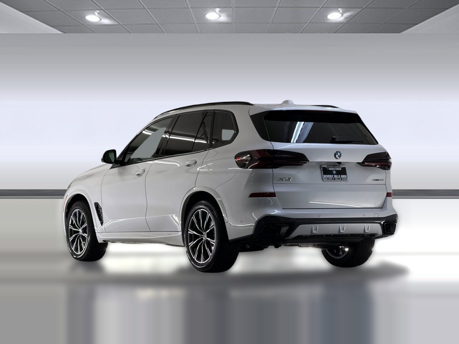 Used 2026 BMW X5 sDrive40i w/ M Sport Package RWD image 3